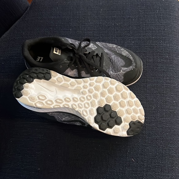 Nike running shoes in excellent condition. - Picture 2 of 4